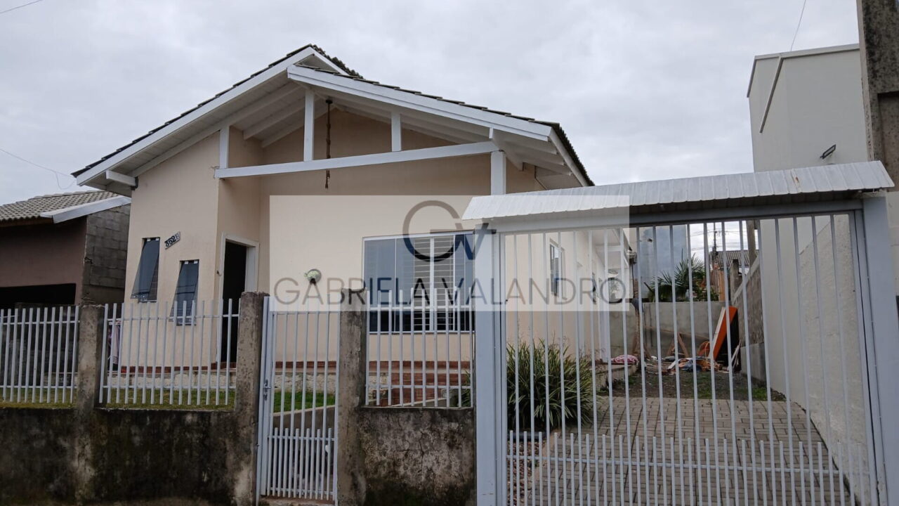 CASA SOZINHA NO PÁTIO NO DESBRAVADOR